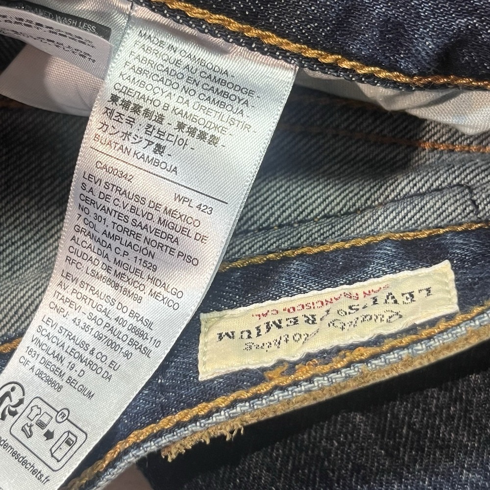 Levi's 501 Women's  Original 26x32 Premium Denim Blue Jeans‎ EUC - Picture 9 of 11